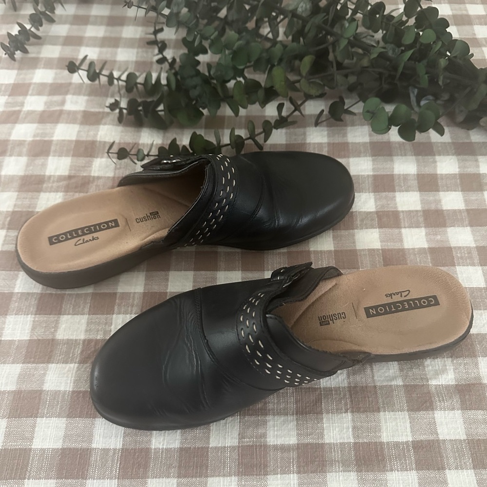 Clarks Black Leisa Sadie Mules Size 8.5 Like New